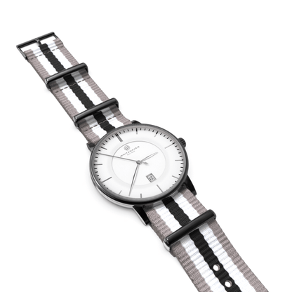 Montre femme Whitehaven Bendigo avec boîtier finition noire, bracelet NATO tricolore et cadran blanc – vue à plat