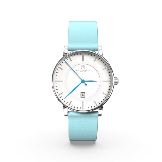 Montre femme Whitehaven Darling avec cadran blanc, boîtier finition argent et bracelet en cuir lisse bleu pastel – vue de face