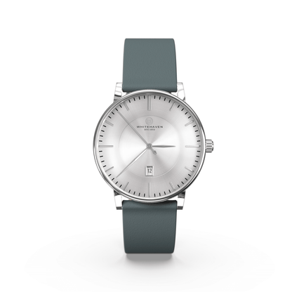 Montre femme Whitehaven Elisa avec cadran argent brossé en vue frontale, boîtier argenté et bracelet cuir gris foncé