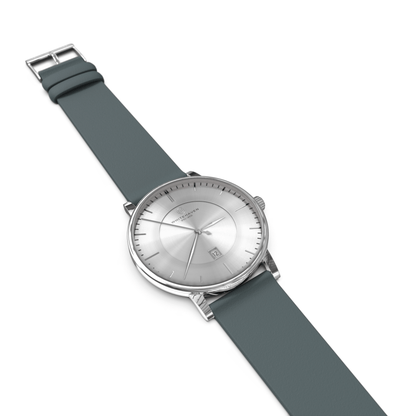 Montre femme Whitehaven Elisa avec cadran argent brossé vue arrière, détail du bracelet cuir gris foncé et boucle métallique